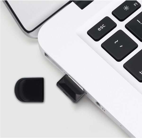 Small USB Flash Drive - Image 4