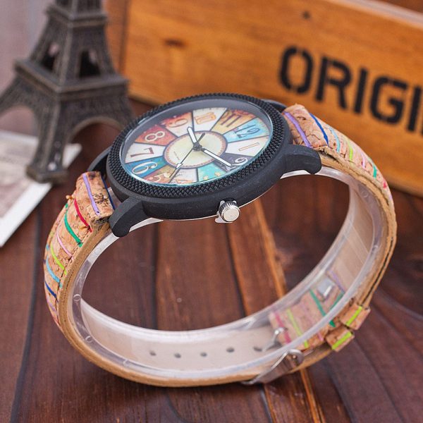 Vintage Women's Leather Quartz Wristwatch - Image 4